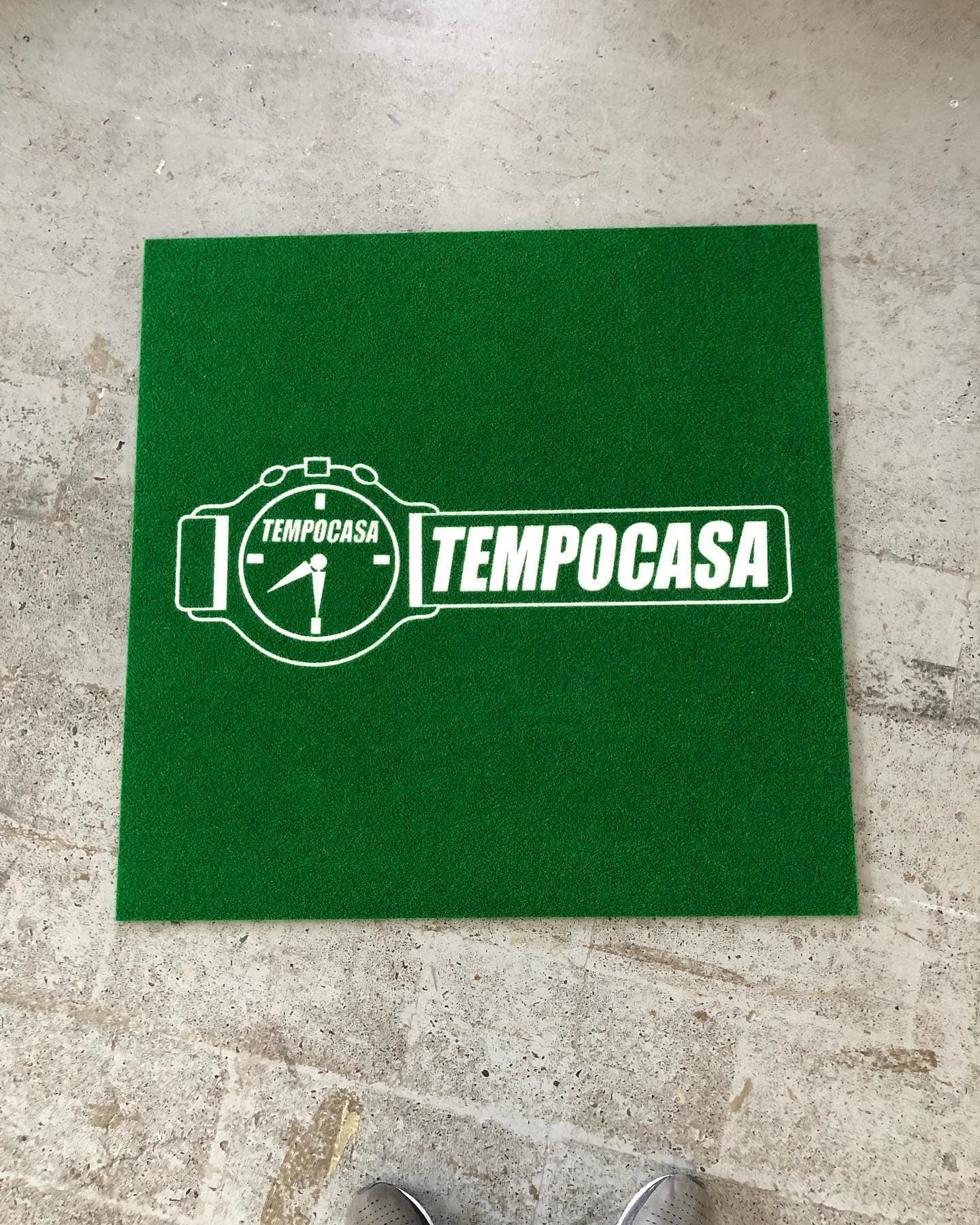 Zerbino verde quadrato con logo Tempocasa bianco